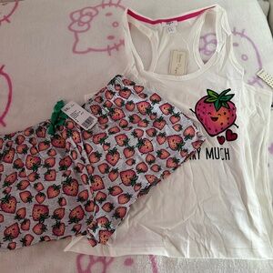 🚚$6.99🍓NWT Strawberry Shorts & Tank Top Pajama Set 🍓